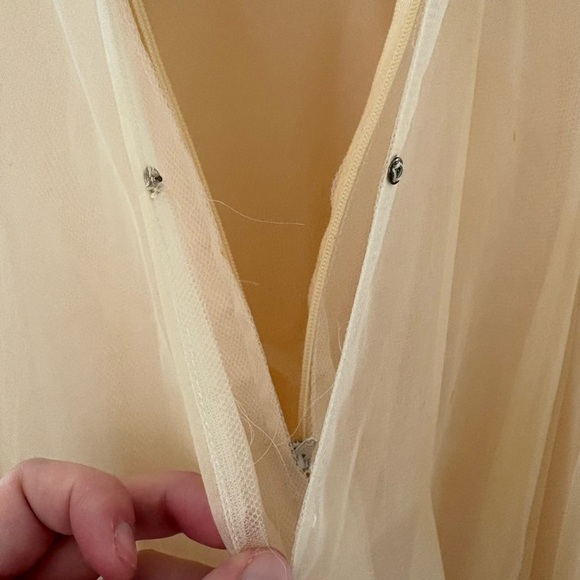 Vintage 1970s Prairie Wedding Gown – Organza Ruffles, Daisy Floral Appliqué - Picture 12 of 15